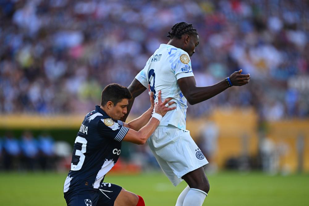 三人成行，无界竞技！“翎跃山海”羽毛球巡回赛广州站举行